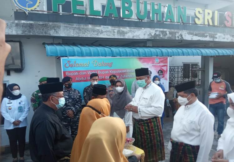 Abdul Haris Wan Suhendra Ditaburi Beras Kuning Dan Silat Pengikat Bathin