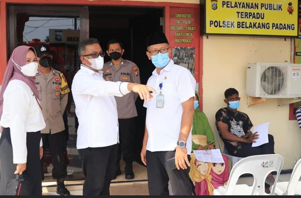 Sekretaris Daerah (Sekda) Kota Batam, Jefridin Hamid, usai meninjau pelaksanaan vaksinasi di Mapolsek Belakangpadang, Rabu (13/10/2021).