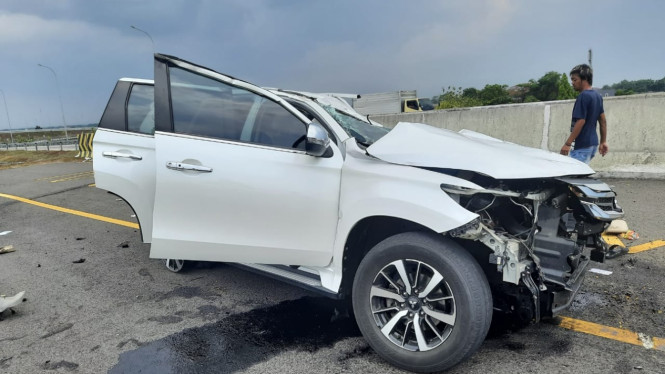 2021 11 04 Breakingnews Artis Vanessa Angel Dan Suami Dilaporkan Tewas Kecelakaan Di Tol Jombang