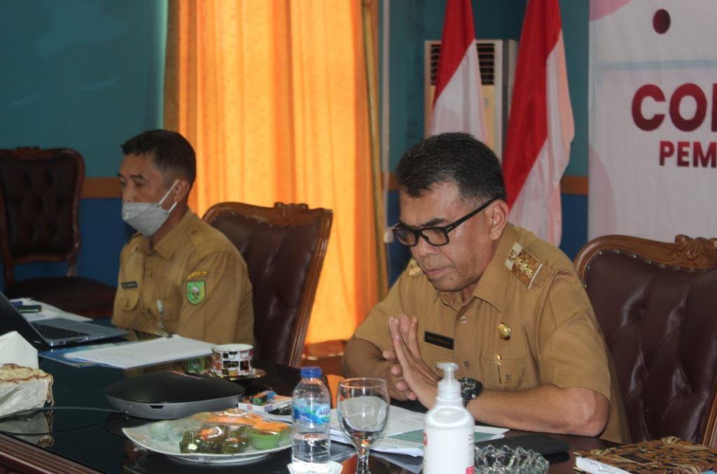 Bupati Kabupaten Natuna Wan Siswandi Saat Mengikuti Diskusi Bersama Kementerian Luar Negeri Cq Direktorat Sosbud Oinb Dari Ruang Rapat Kantor Bupati Natuna