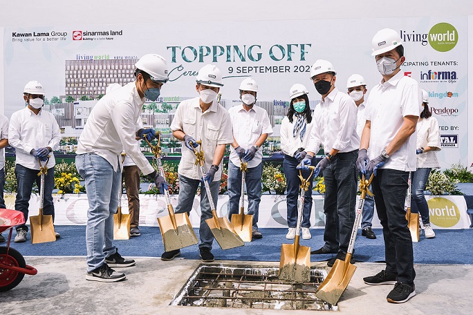 Topping Off Proyek Mall Living World Ok