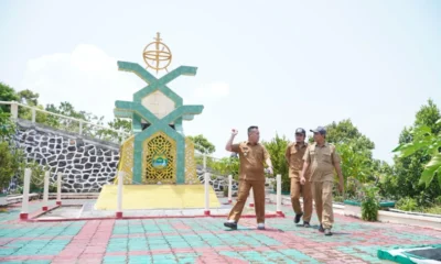 Tugu Khatulistiwa Lingga Jpg