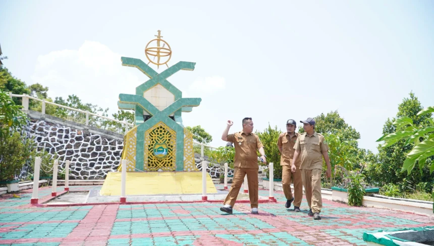 Tugu Khatulistiwa Lingga Jpg