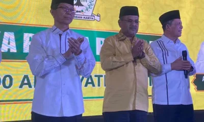 Wakil Wali Kota Batam Sekaligus Ketua Dpd Nasdem Batam Amsakar Achmad Kiri Saat Menghadiri Kegiatan Buka Puasa Partai Golkar K 169