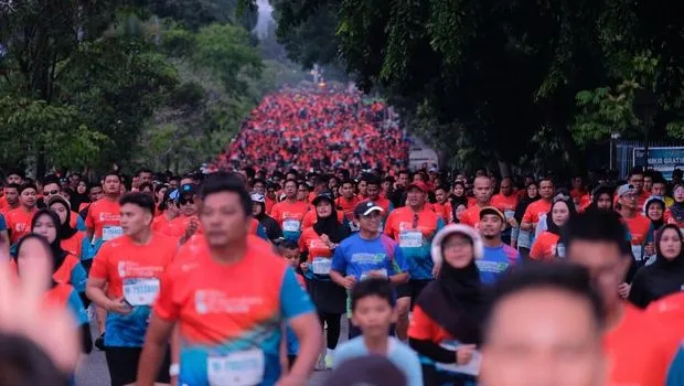 Kapolri jenderal listyo sigit prabowo hingga kapolda riau irjen herry heryawan menanam pohon di riau bhayangkara run 2025 1752378555307 169