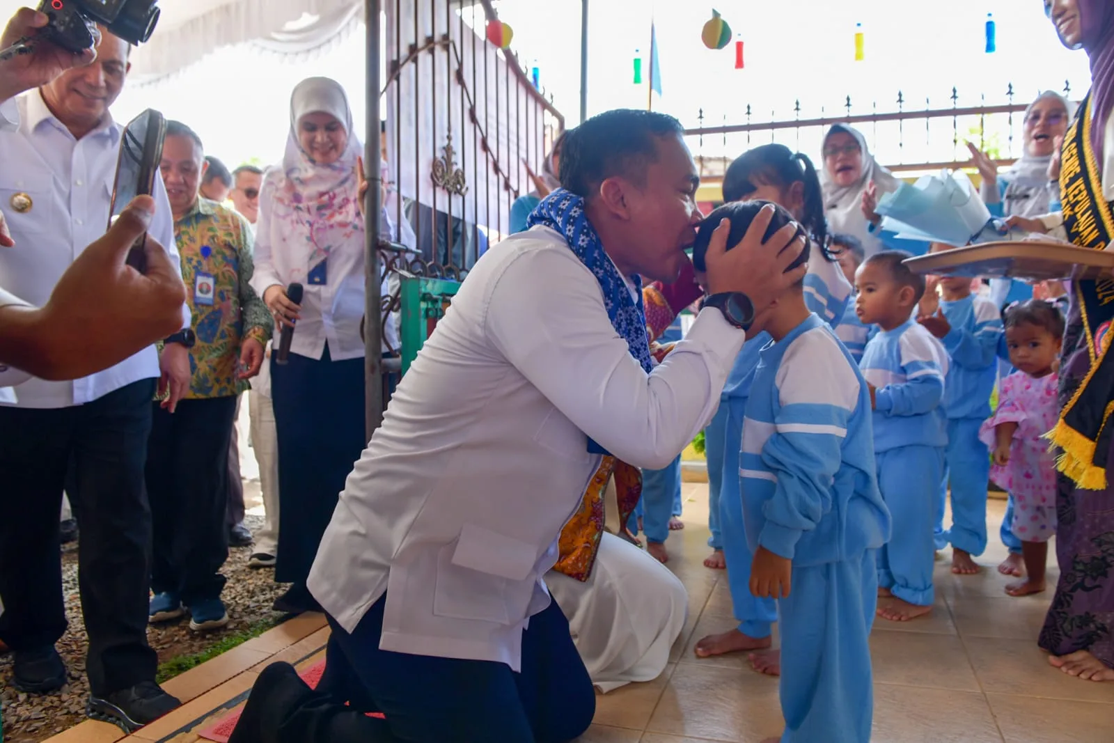 5408112125f37772d63035438caf9d04