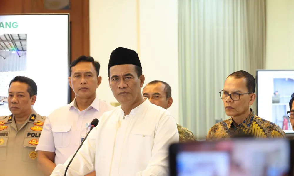 033912200 1764042871