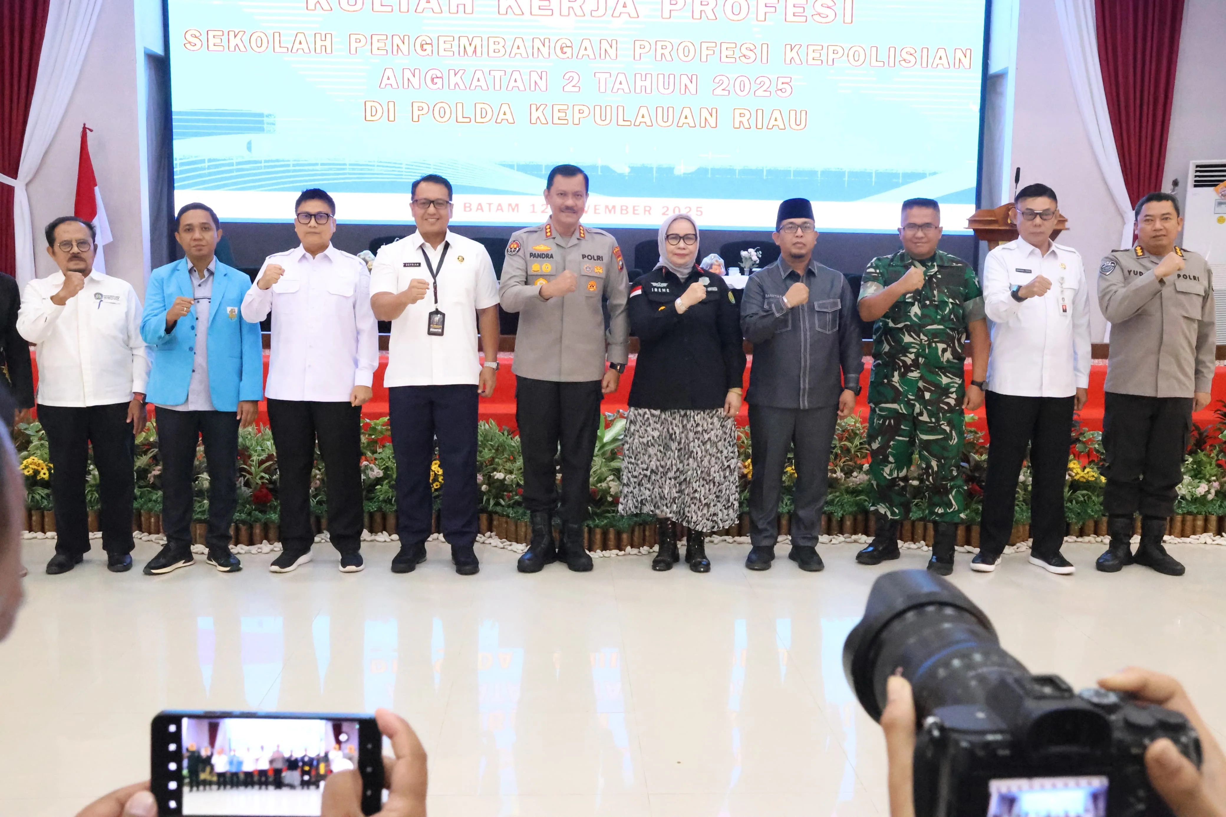 709e6c79bec36714ae2b7d4bac300b66