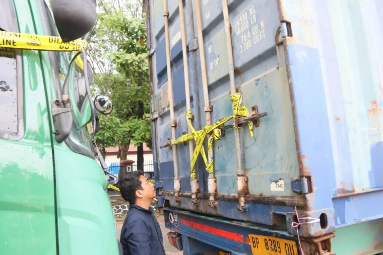 Truk Balpres 6 F Cecep Mulyana scaled e1763131591331