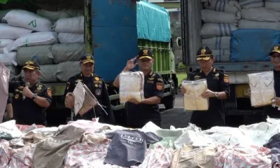 AB BEA CUKAI SITA TIGA KONTAINER DAN DUA TRUK BERISI PRODUK GARMEN ILEGAL