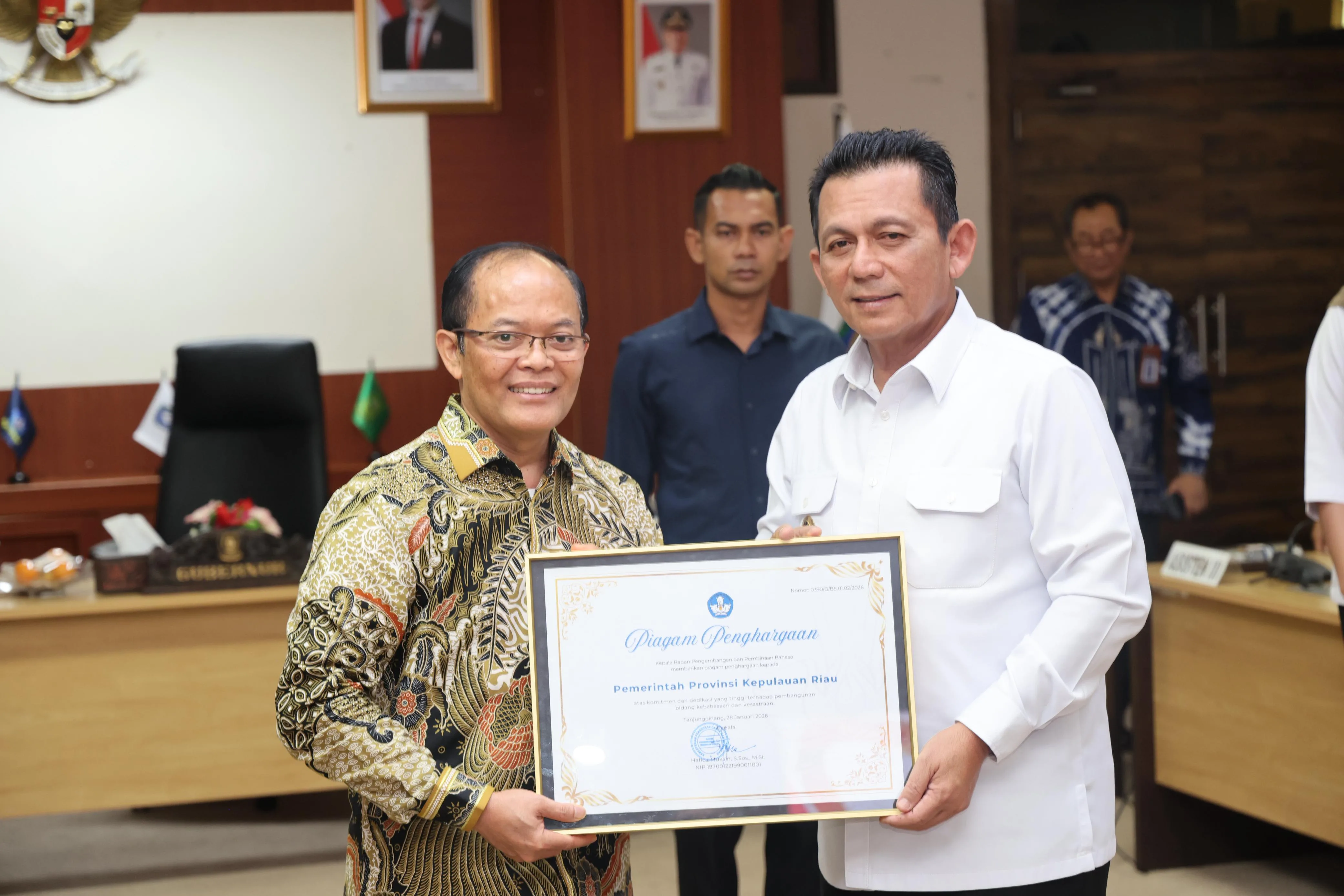 7c4987bca77d209315e24c5c7b381609